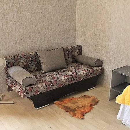 Guest House Lom *